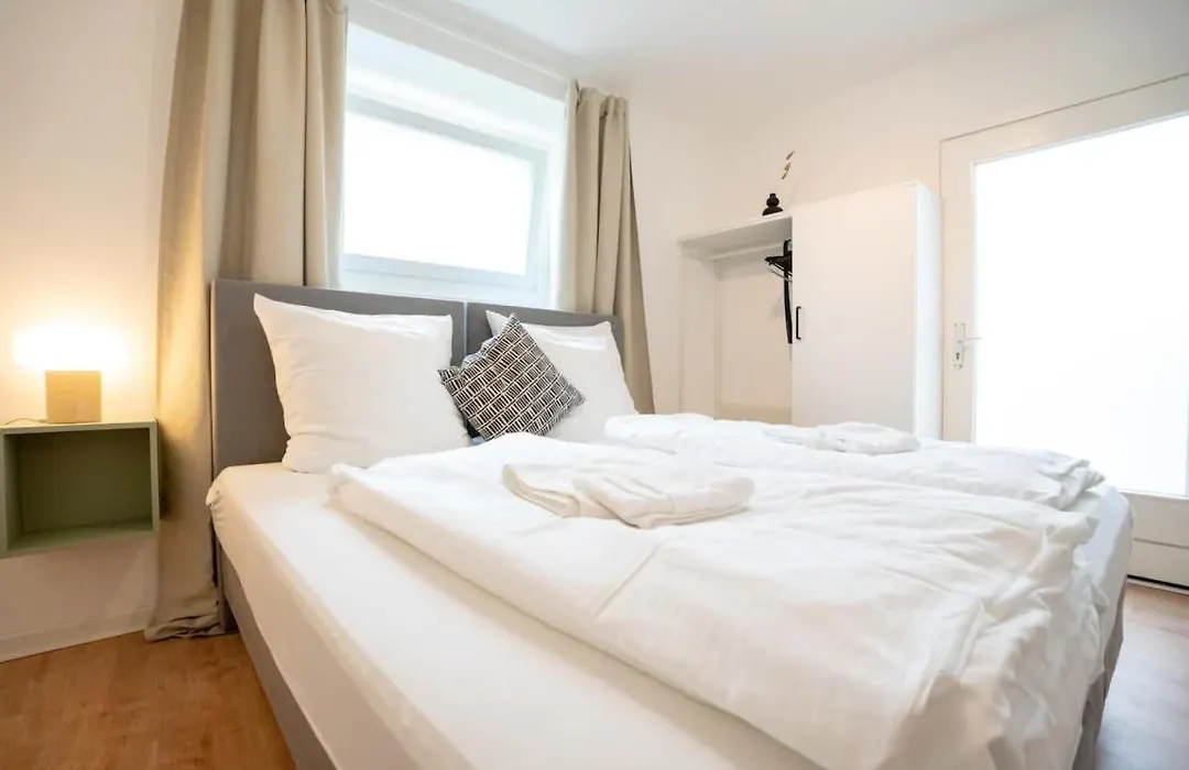 Studio For 4 Guests In Hamburg Rotherbaum-1